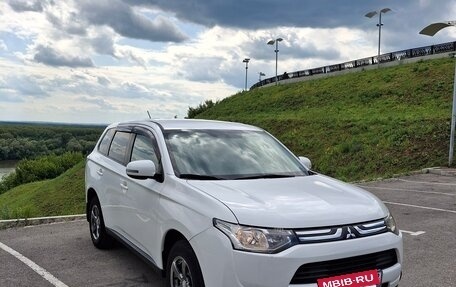 Mitsubishi Outlander III рестайлинг 3, 2012 год, 1 820 000 рублей, 8 фотография