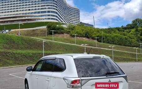 Mitsubishi Outlander III рестайлинг 3, 2012 год, 1 820 000 рублей, 10 фотография