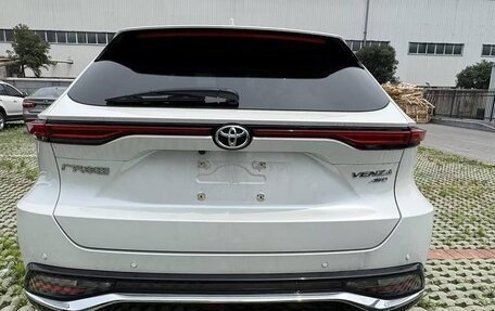 Toyota Venza, 2022 год, 3 380 000 рублей, 5 фотография