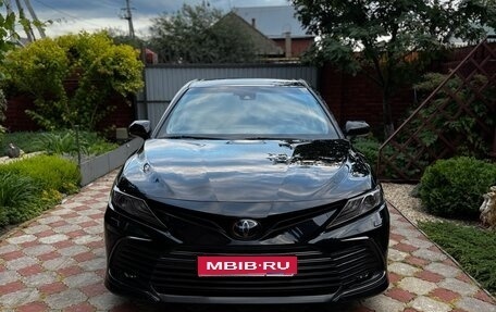Toyota Camry, 2021 год, 3 299 000 рублей, 1 фотография