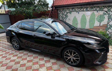 Toyota Camry, 2021 год, 3 299 000 рублей, 2 фотография