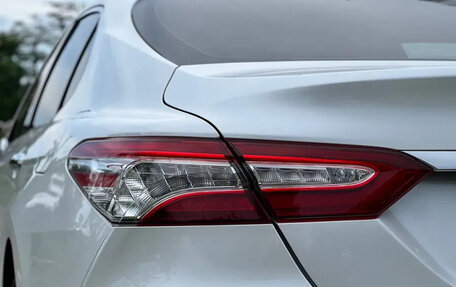 Toyota Camry, 2022 год, 2 200 000 рублей, 17 фотография