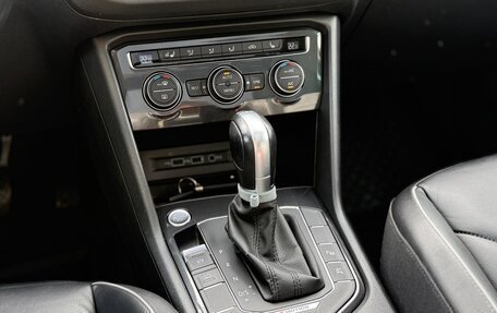 Volkswagen Tiguan II, 2017 год, 2 600 000 рублей, 11 фотография