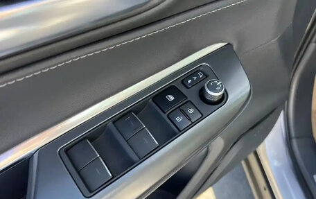Toyota Venza, 2022 год, 2 550 000 рублей, 10 фотография
