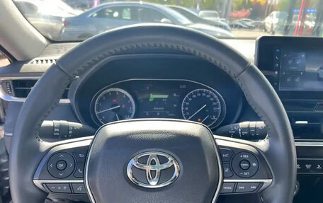 Toyota Venza, 2022 год, 2 550 000 рублей, 14 фотография