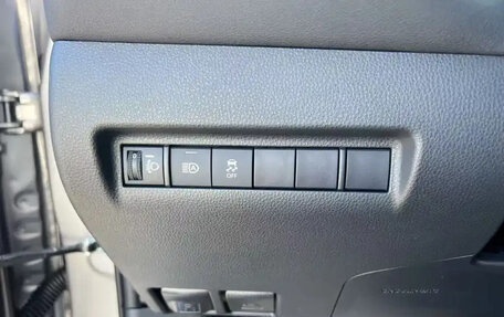 Toyota Venza, 2022 год, 2 550 000 рублей, 12 фотография