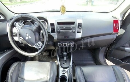 Mitsubishi Outlander III рестайлинг 3, 2007 год, 560 000 рублей, 9 фотография