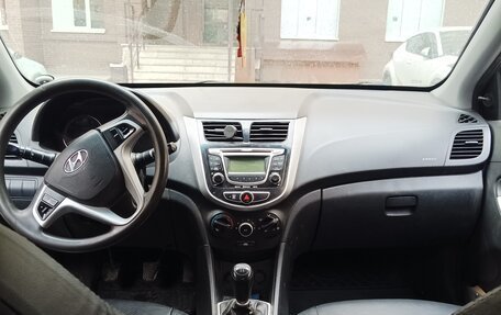 Hyundai Solaris II рестайлинг, 2012 год, 550 000 рублей, 1 фотография