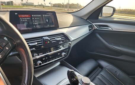 BMW 5 серия, 2019 год, 1 990 000 рублей, 11 фотография