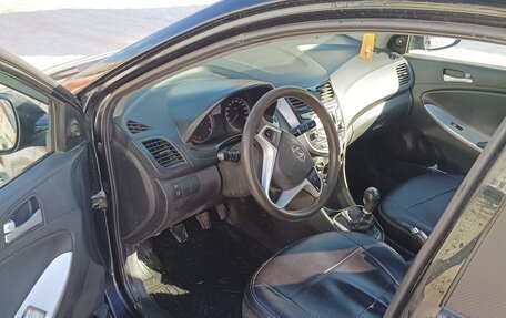Hyundai Solaris II рестайлинг, 2012 год, 550 000 рублей, 3 фотография