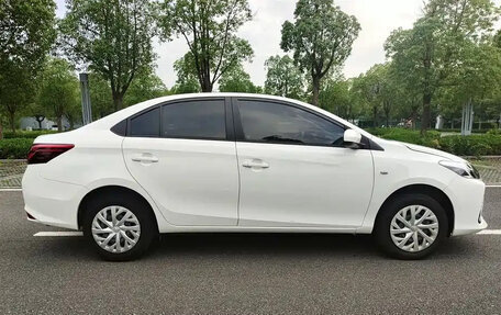 Toyota Vios III, 2022 год, 1 020 000 рублей, 6 фотография