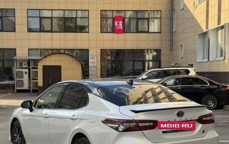 Toyota Camry, 2021 год, 3 150 000 рублей, 2 фотография