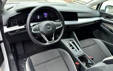 Volkswagen Golf VIII, 2021 год, 1 550 000 рублей, 10 фотография