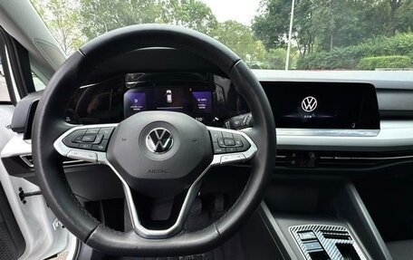Volkswagen Golf VIII, 2021 год, 1 550 000 рублей, 11 фотография