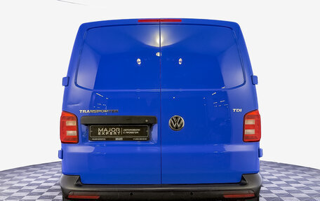 Volkswagen Transporter T6 рестайлинг, 2017 год, 2 650 000 рублей, 6 фотография