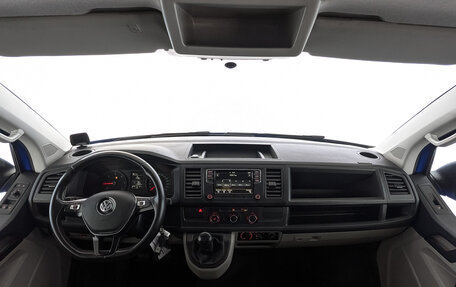 Volkswagen Transporter T6 рестайлинг, 2017 год, 2 650 000 рублей, 14 фотография