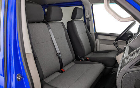Volkswagen Transporter T6 рестайлинг, 2017 год, 2 650 000 рублей, 23 фотография