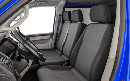 Volkswagen Transporter T6 рестайлинг, 2017 год, 2 650 000 рублей, 20 фотография