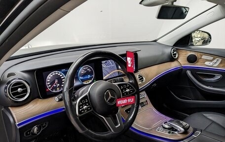 Mercedes-Benz E-Класс, 2019 год, 3 050 000 рублей, 18 фотография
