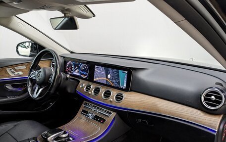 Mercedes-Benz E-Класс, 2019 год, 3 050 000 рублей, 20 фотография