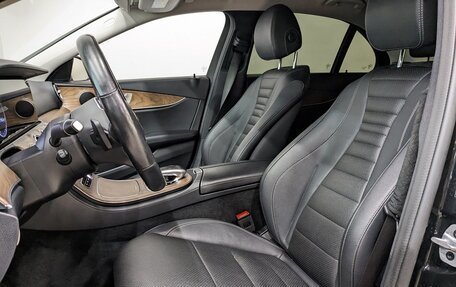 Mercedes-Benz E-Класс, 2019 год, 3 050 000 рублей, 29 фотография
