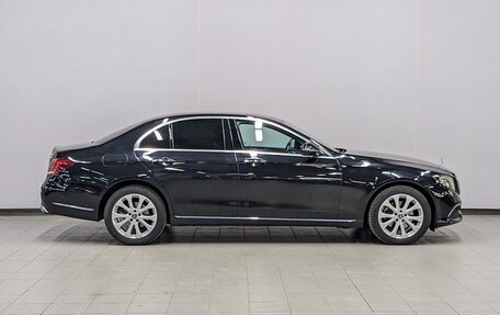 Mercedes-Benz E-Класс, 2019 год, 3 050 000 рублей, 24 фотография