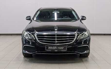 Mercedes-Benz E-Класс, 2019 год, 3 050 000 рублей, 28 фотография