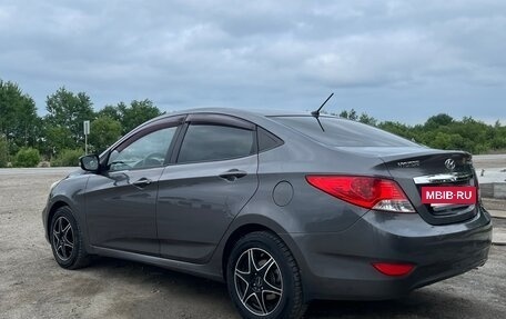 Hyundai Solaris II рестайлинг, 2011 год, 620 000 рублей, 4 фотография