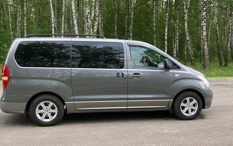 Hyundai H-1 II рестайлинг, 2010 год, 1 490 000 рублей, 4 фотография