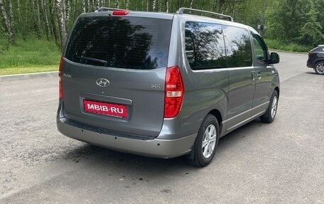 Hyundai H-1 II рестайлинг, 2010 год, 1 490 000 рублей, 5 фотография
