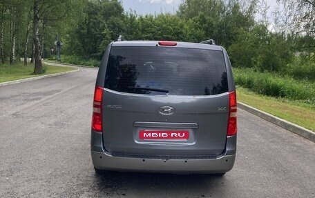Hyundai H-1 II рестайлинг, 2010 год, 1 490 000 рублей, 6 фотография