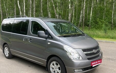 Hyundai H-1 II рестайлинг, 2010 год, 1 490 000 рублей, 3 фотография