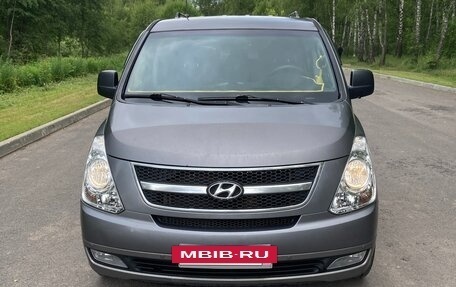 Hyundai H-1 II рестайлинг, 2010 год, 1 490 000 рублей, 2 фотография