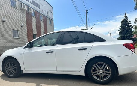 Chevrolet Cruze II, 2010 год, 800 000 рублей, 4 фотография