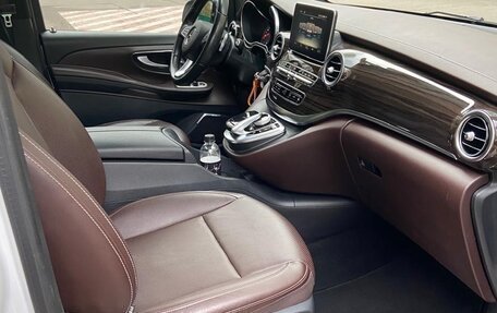 Mercedes-Benz V-Класс, 2017 год, 4 600 000 рублей, 9 фотография