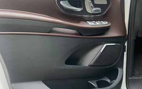 Mercedes-Benz V-Класс, 2017 год, 4 600 000 рублей, 5 фотография