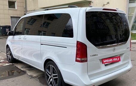 Mercedes-Benz V-Класс, 2017 год, 4 600 000 рублей, 2 фотография