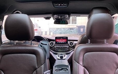 Mercedes-Benz V-Класс, 2017 год, 4 600 000 рублей, 3 фотография