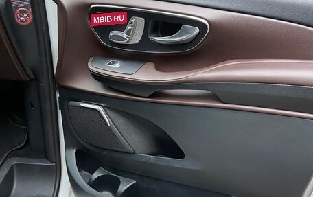Mercedes-Benz V-Класс, 2017 год, 4 600 000 рублей, 14 фотография