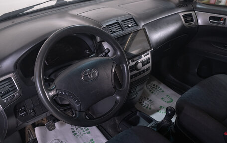 Toyota Avensis Verso I рестайлинг, 2005 год, 949 000 рублей, 8 фотография