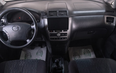 Toyota Avensis Verso I рестайлинг, 2005 год, 949 000 рублей, 10 фотография