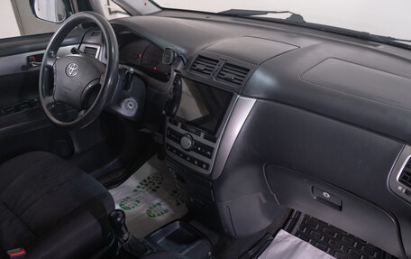 Toyota Avensis Verso I рестайлинг, 2005 год, 949 000 рублей, 18 фотография