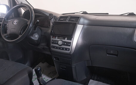 Toyota Avensis Verso I рестайлинг, 2005 год, 949 000 рублей, 17 фотография
