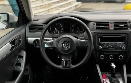 Volkswagen Jetta VI, 2011 год, 869 000 рублей, 13 фотография