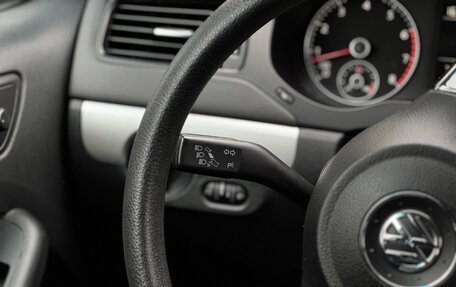 Volkswagen Jetta VI, 2011 год, 869 000 рублей, 31 фотография