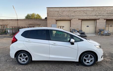 Honda Fit III, 2018 год, 1 415 000 рублей, 9 фотография