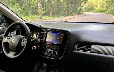 Mitsubishi Outlander III рестайлинг 3, 2016 год, 1 680 000 рублей, 11 фотография