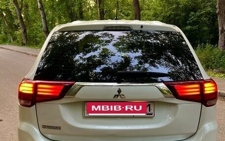 Mitsubishi Outlander III рестайлинг 3, 2016 год, 1 680 000 рублей, 4 фотография