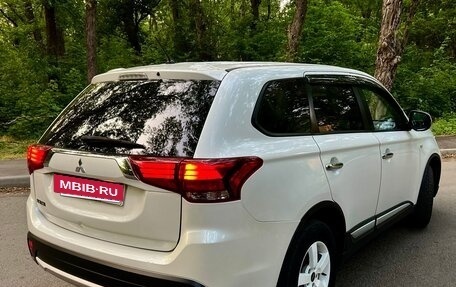 Mitsubishi Outlander III рестайлинг 3, 2016 год, 1 680 000 рублей, 6 фотография