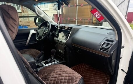 Toyota Land Cruiser Prado 150 рестайлинг 2, 2022 год, 8 750 000 рублей, 8 фотография